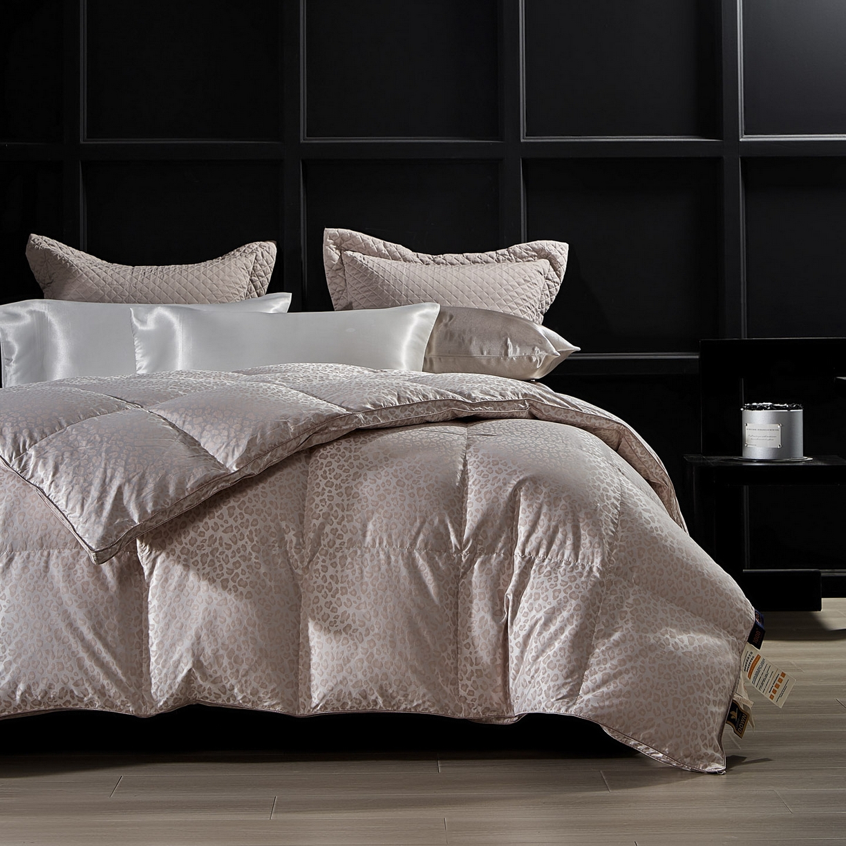 91家纺网 家纺一手货源 找家纺 暖羽屋羽绒馆 2025新款400T95白鹅绒被芯 羽绒被双层加厚 静音鹅绒被芯 婚庆羽绒被子 Q魅惑 粉