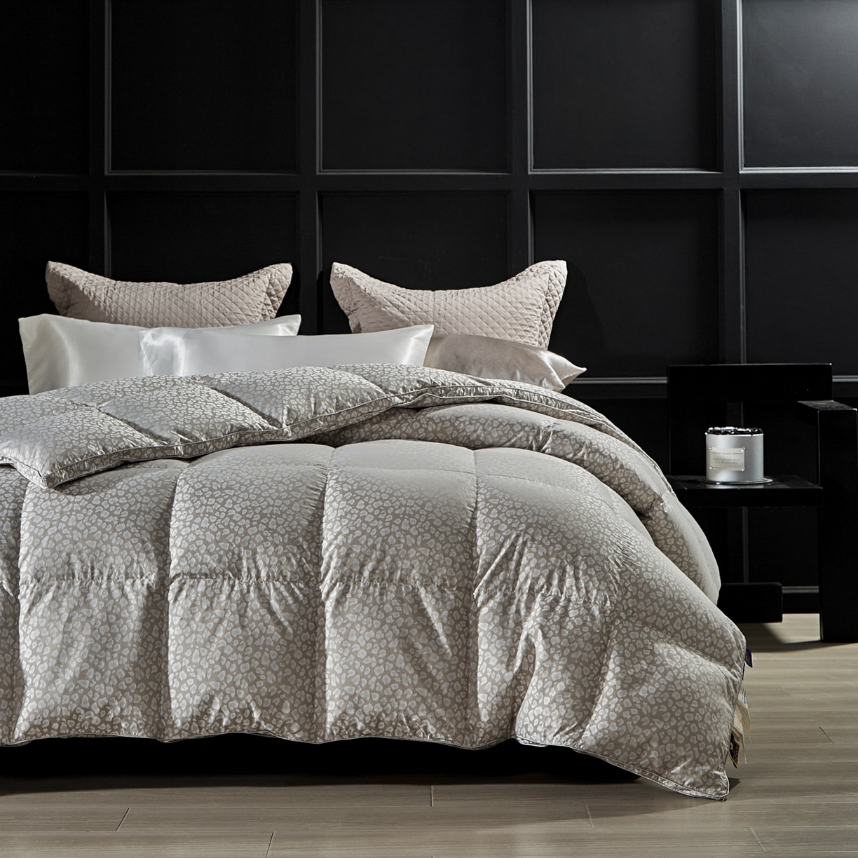 91家纺网 家纺一手货源 找家纺 暖羽屋羽绒馆 2025新款400T95白鹅绒被芯 羽绒被双层加厚 静音鹅绒被芯 婚庆羽绒被子 Q魅惑 灰