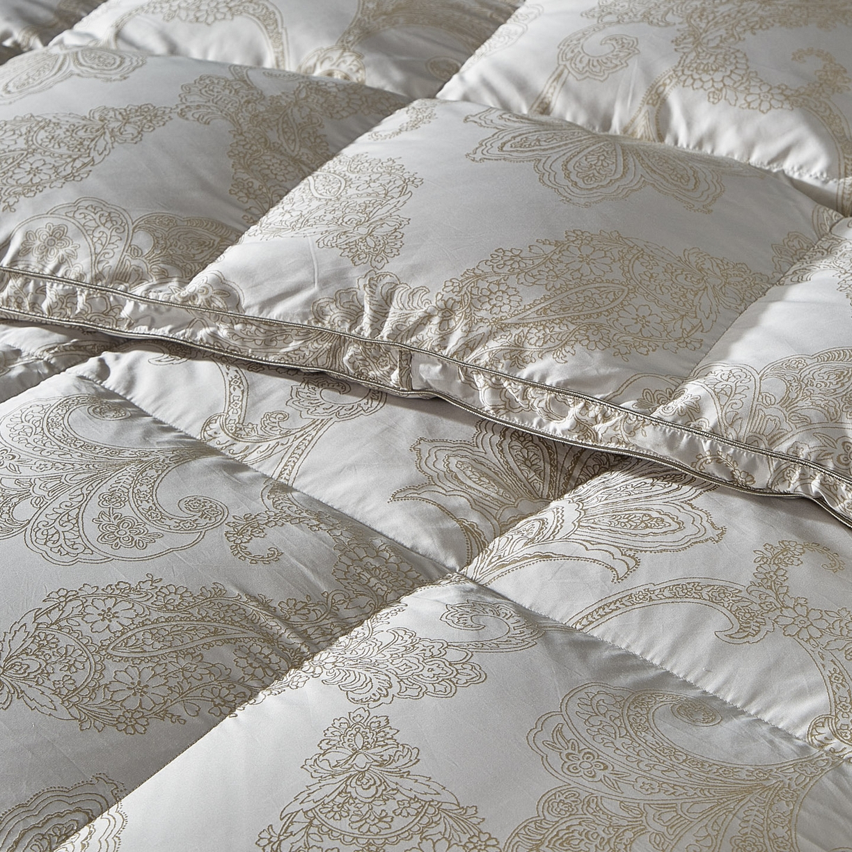 91家纺网 家纺一手货源 找家纺 暖羽屋羽绒馆 2025新款400T95白鹅绒被芯 羽绒被双层加厚 静音鹅绒被芯 婚庆羽绒被子 Q维斯