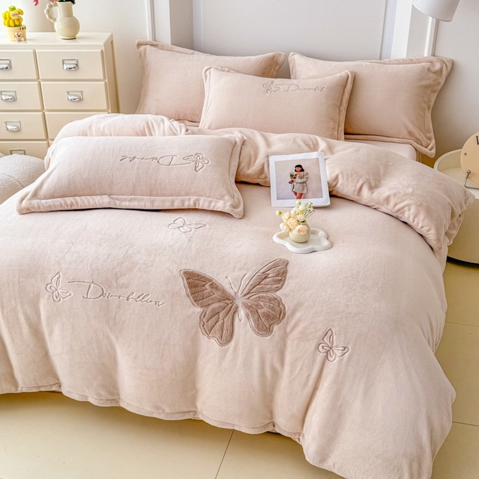 91家纺网 家纺一手货源 找家纺 （总）保罗圣迪奥 2025新款250克全消光牛奶绒四件套-蝶曼