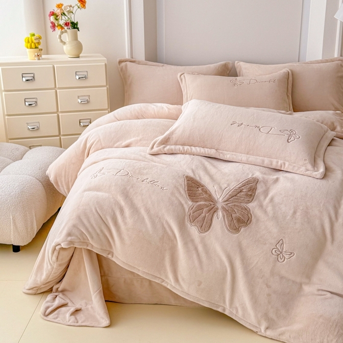 91家纺网 家纺一手货源 找家纺 （总）保罗圣迪奥 2025新款250克全消光牛奶绒四件套-蝶曼