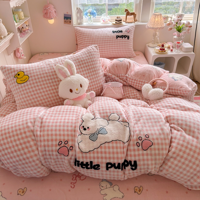 91家纺网 家纺一手货源 找家纺 Sweet dreams甜梦 2025新款全消光牛奶绒毛巾绣印花四件套 小白