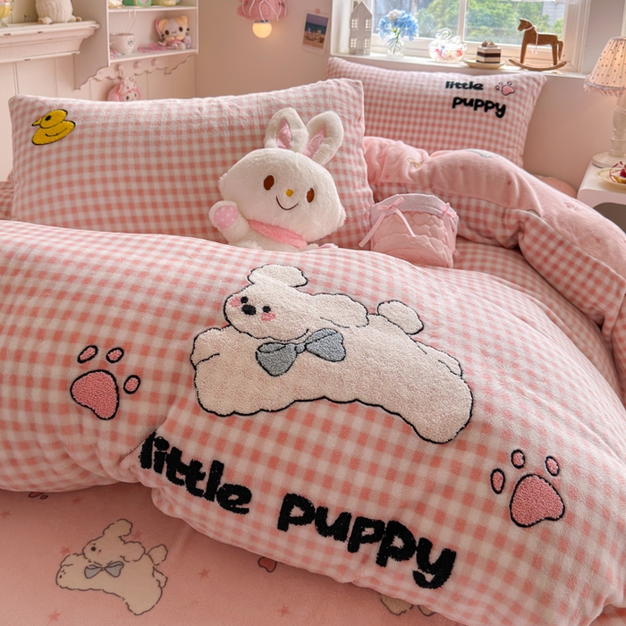 91家纺网 家纺一手货源 找家纺 Sweet dreams甜梦 2025新款全消光牛奶绒毛巾绣印花四件套 小白