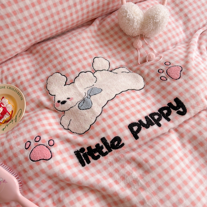 91家纺网 家纺一手货源 找家纺 Sweet dreams甜梦 2025新款全消光牛奶绒毛巾绣印花四件套 小白