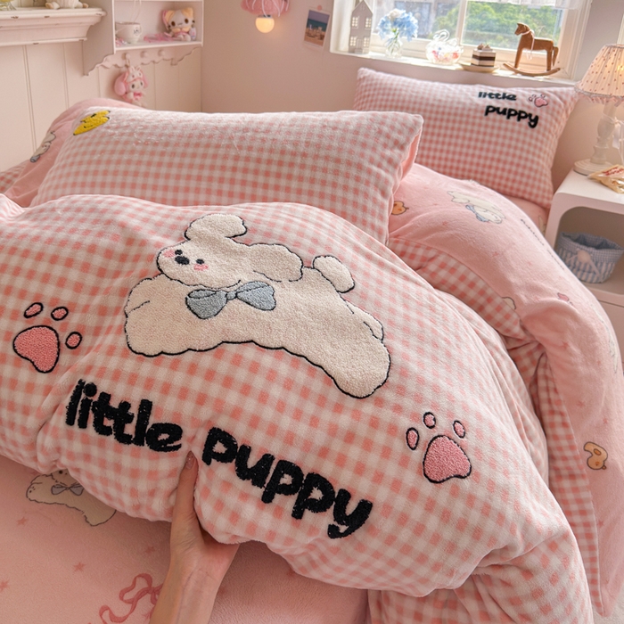 91家纺网 家纺一手货源 找家纺 Sweet dreams甜梦 2025新款全消光牛奶绒毛巾绣印花四件套 小白