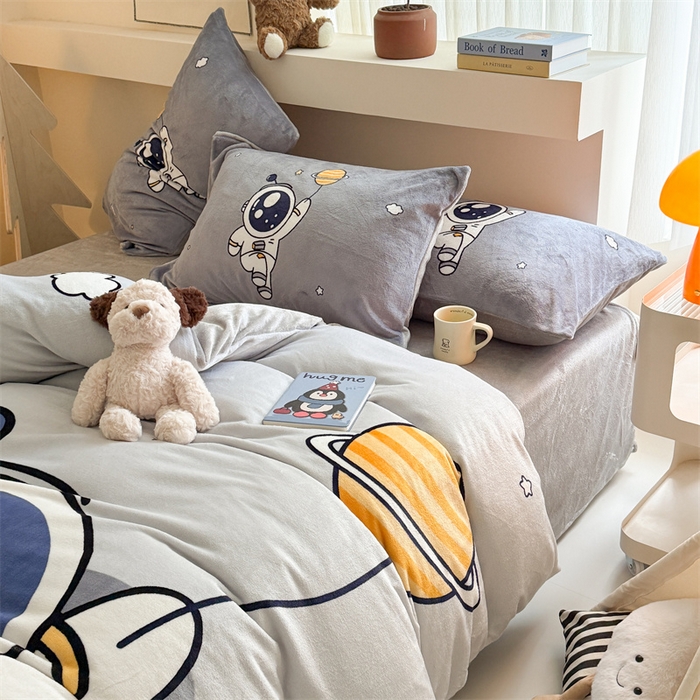 91家纺网 家纺一手货源 找家纺 （总）福来临家纺 2025秋冬新款亲肤舒适保暖加厚牛奶绒大版卡通四件套