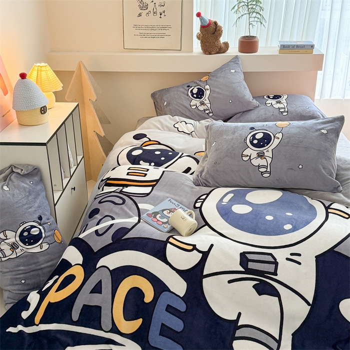 91家纺网 家纺一手货源 找家纺 福来临家纺 2025秋冬新款亲肤舒适保暖加厚牛奶绒大版卡通四件套 遨游太空