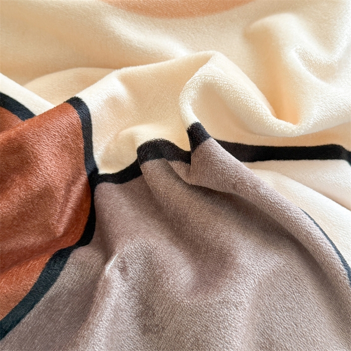 91家纺网 家纺一手货源 找家纺 福来临家纺 2025秋冬新款亲肤舒适保暖加厚牛奶绒大版卡通四件套 可爱松鼠