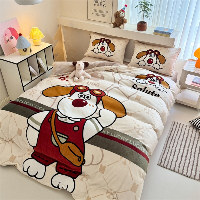 91家纺网 家纺一手货源 找家纺 福来临家纺 2025秋冬新款亲肤舒适保暖加厚牛奶绒大版卡通四件套 敬礼狗狗