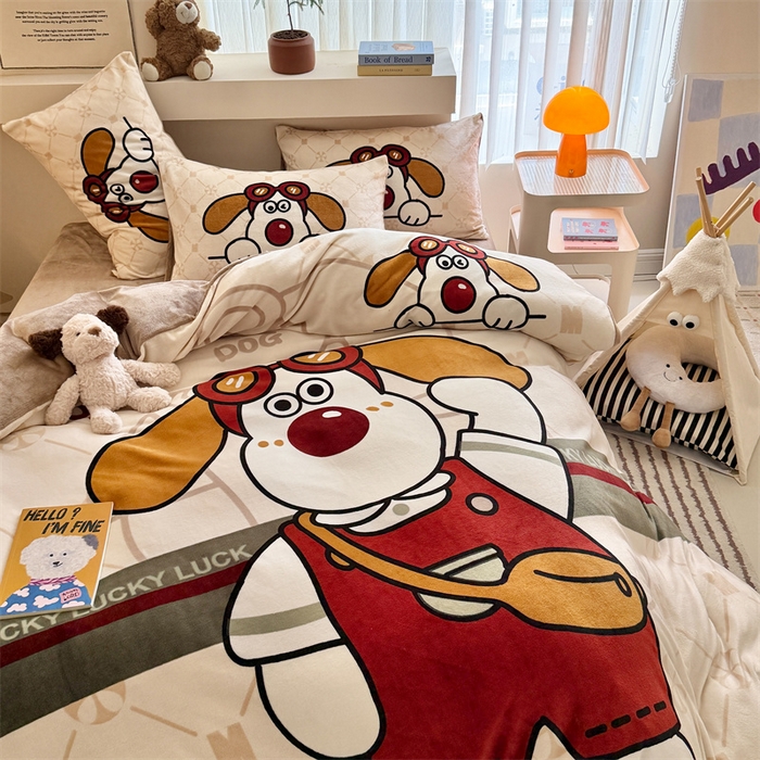 91家纺网 家纺一手货源 找家纺 福来临家纺 2025秋冬新款亲肤舒适保暖加厚牛奶绒大版卡通四件套 敬礼狗狗