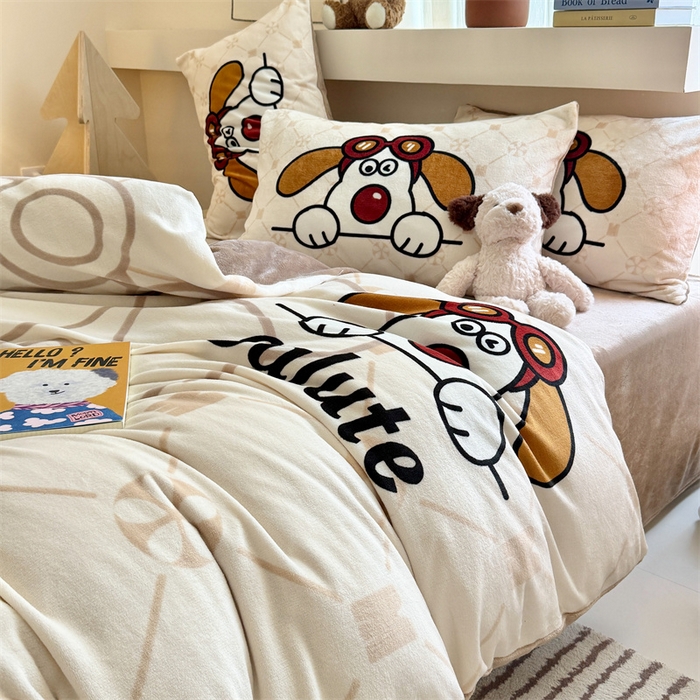 91家纺网 家纺一手货源 找家纺 福来临家纺 2025秋冬新款亲肤舒适保暖加厚牛奶绒大版卡通四件套 敬礼狗狗