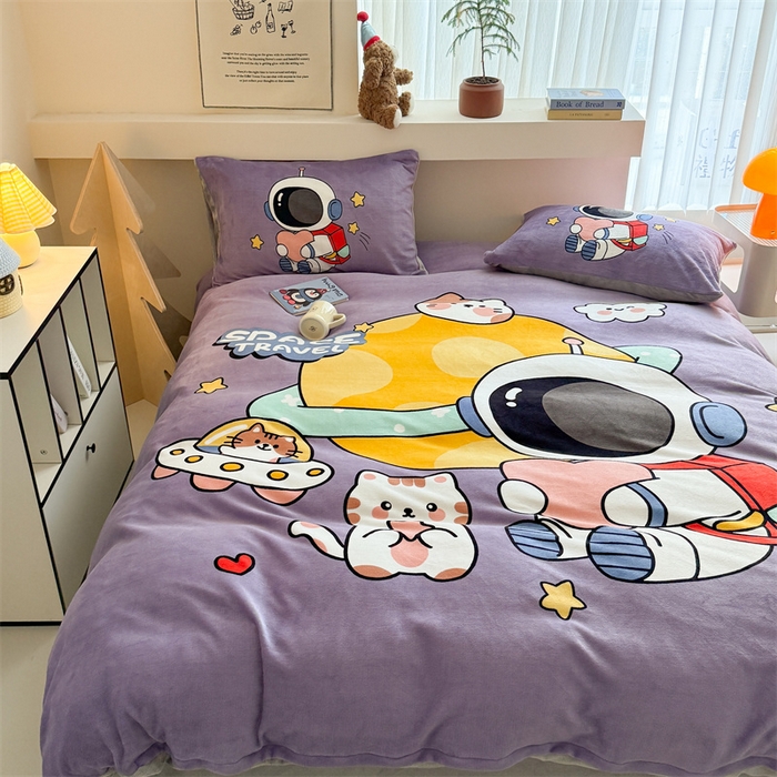 91家纺网 家纺一手货源 找家纺 福来临家纺 2025秋冬新款亲肤舒适保暖加厚牛奶绒大版卡通四件套 温馨太空