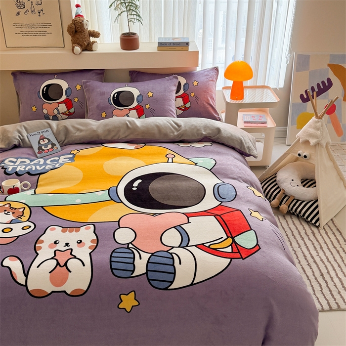 福来临家纺 2025秋冬新款亲肤舒适保暖加厚牛奶绒大版卡通四件套 温馨太空