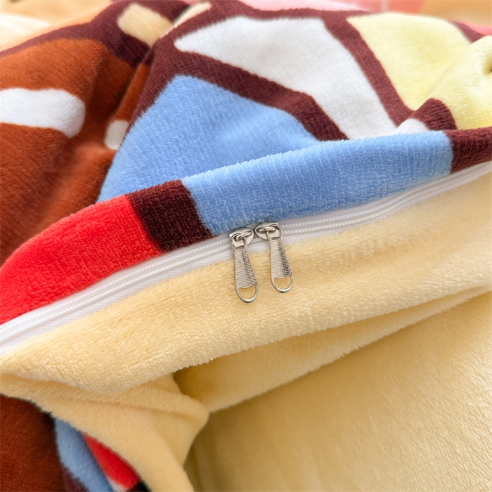 91家纺网 家纺一手货源 找家纺 福来临家纺 2025秋冬新款亲肤舒适保暖加厚牛奶绒大版卡通四件套 熊熊零食