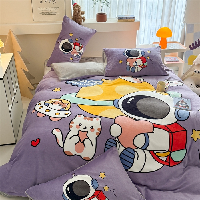 91家纺网 家纺一手货源 找家纺 福来临家纺 2025秋冬新款亲肤舒适保暖加厚牛奶绒大版卡通四件套 温馨太空