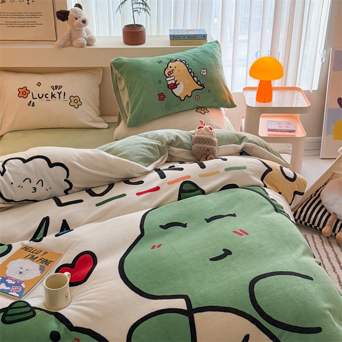 91家纺网 家纺一手货源 找家纺 福来临家纺 2025秋冬新款亲肤舒适保暖加厚牛奶绒大版卡通四件套 友爱龙龙