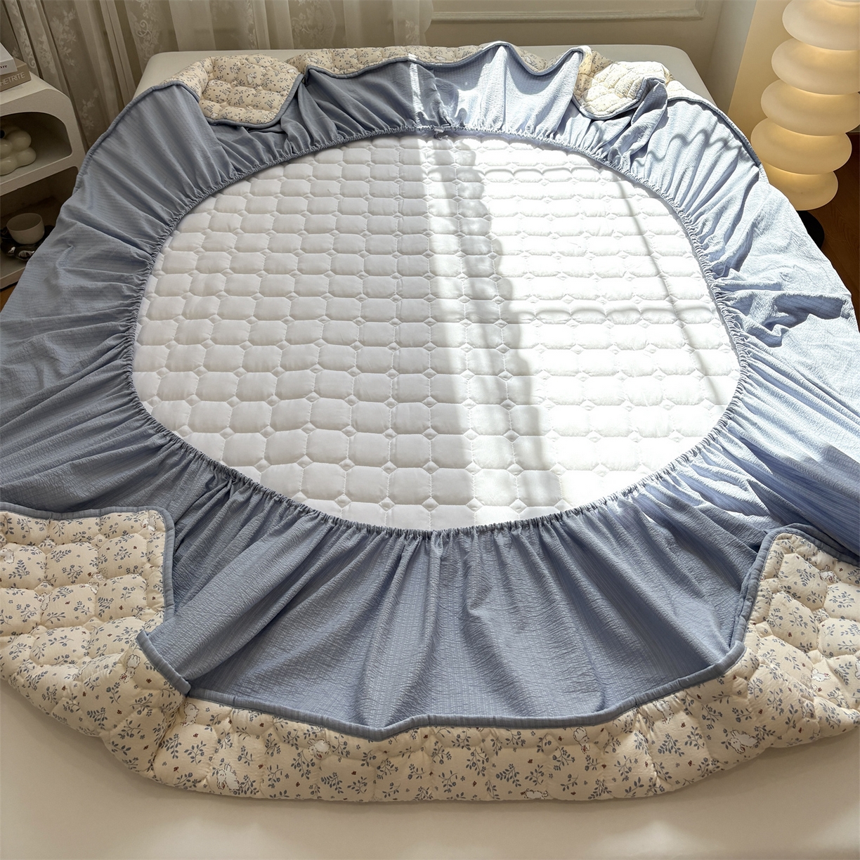 91家纺网 家纺一手货源 找家纺 居眠 2025新款印花云感皱皱纱夹棉床笠 森林舞会