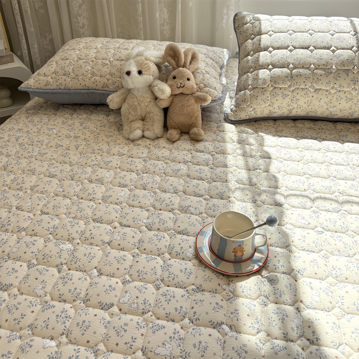 91家纺网 家纺一手货源 找家纺 居眠 2025新款印花云感皱皱纱夹棉床笠 森林舞会