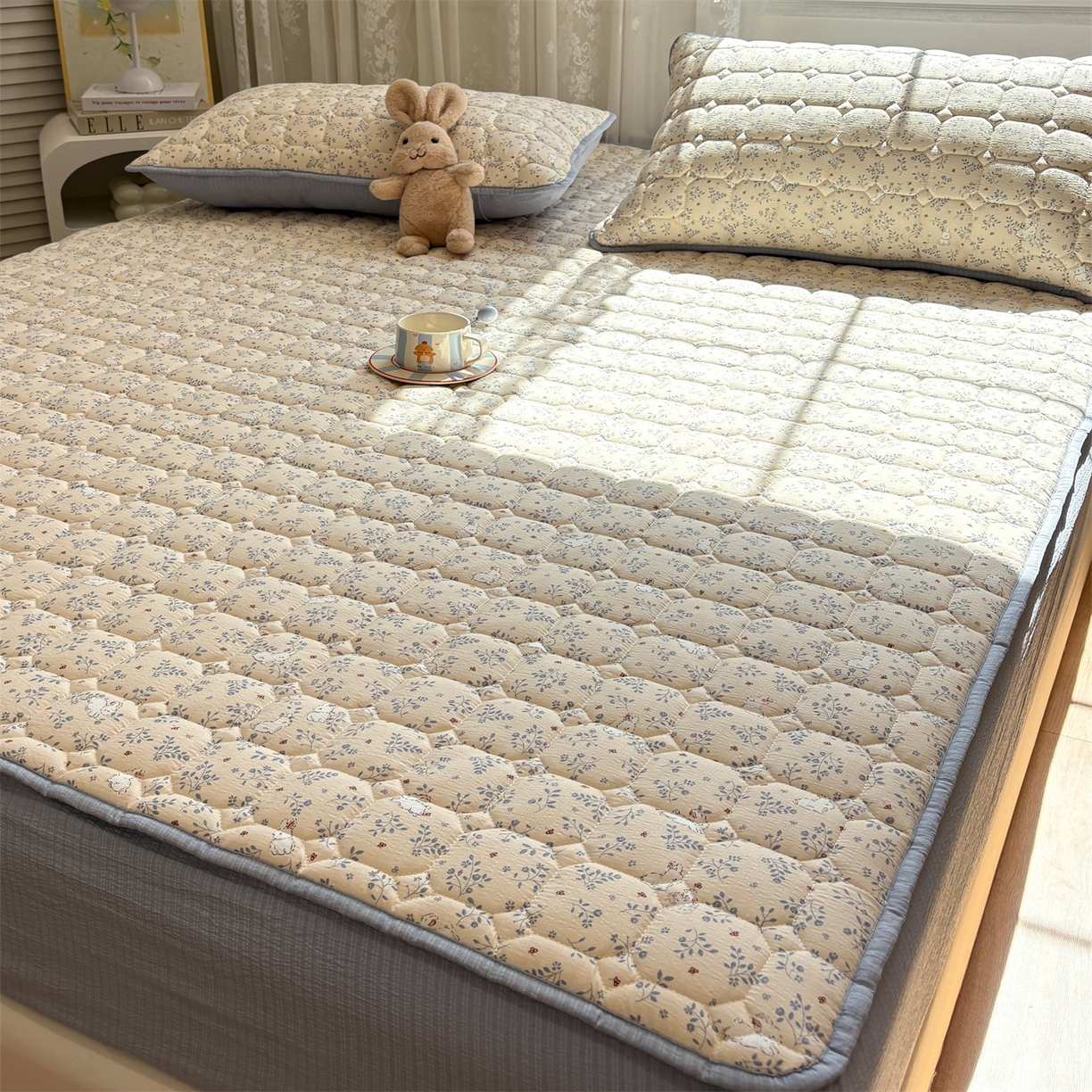 91家纺网 家纺一手货源 找家纺 居眠 2025新款印花云感皱皱纱夹棉床笠 森林舞会