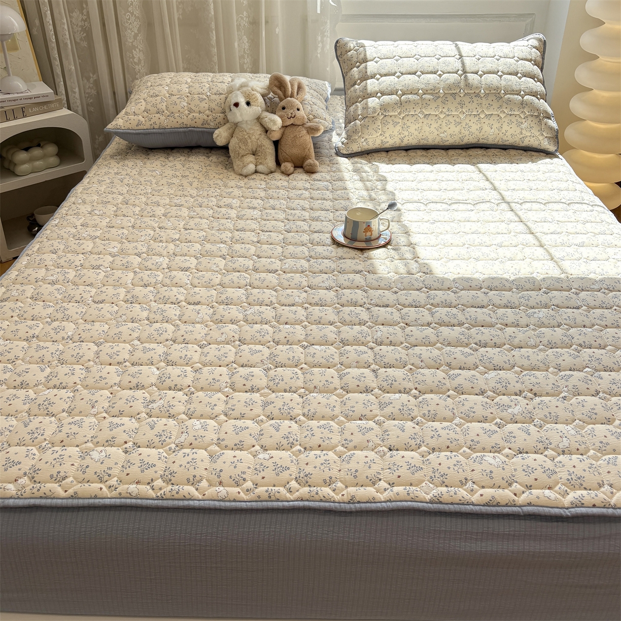 91家纺网 家纺一手货源 找家纺 居眠 2025新款印花云感皱皱纱夹棉床笠 森林舞会