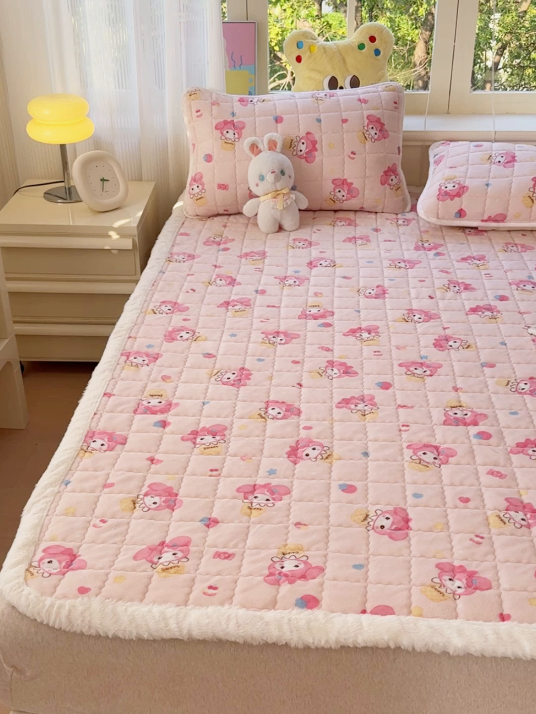 91家纺网 家纺一手货源 找家纺 （总）澜妃 2025新款高克重牛奶绒可爱系床褥床护垫CHD