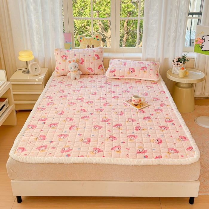 91家纺网 家纺一手货源 找家纺 （总）澜妃 2025新款高克重牛奶绒可爱系床褥床护垫CHD