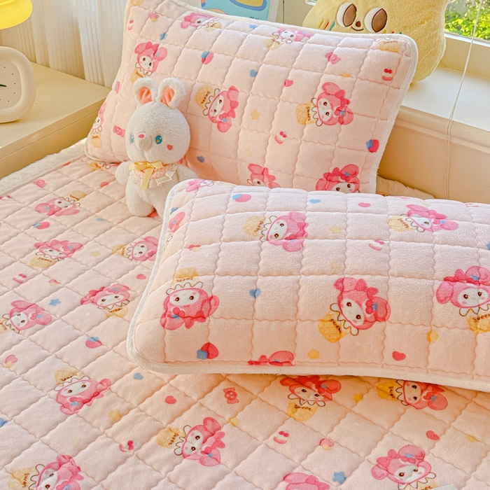 91家纺网 家纺一手货源 找家纺 （总）澜妃 2025新款高克重牛奶绒可爱系床褥床护垫CHD