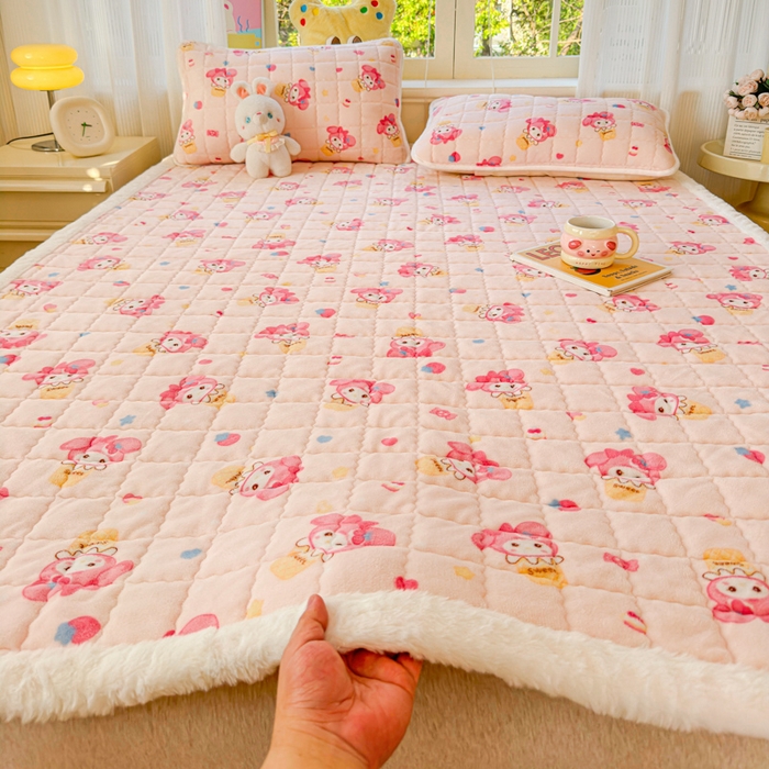 91家纺网 家纺一手货源 找家纺 （总）澜妃 2025新款高克重牛奶绒可爱系床褥床护垫CHD