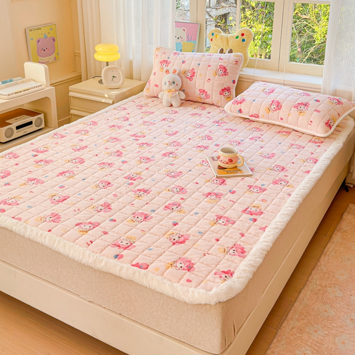 91家纺网 家纺一手货源 找家纺 （总）澜妃 2025新款高克重牛奶绒可爱系床褥床护垫CHD