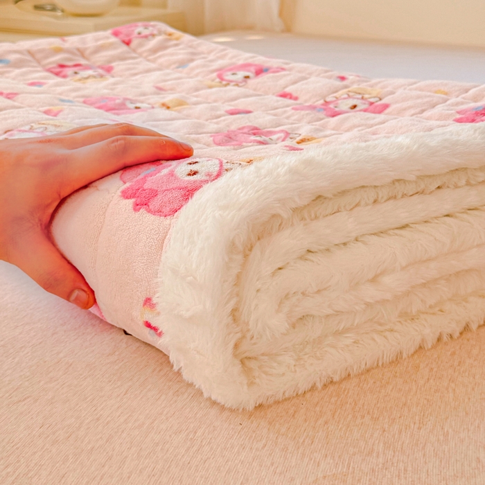 91家纺网 家纺一手货源 找家纺 （总）澜妃 2025新款高克重牛奶绒可爱系床褥床护垫CHD