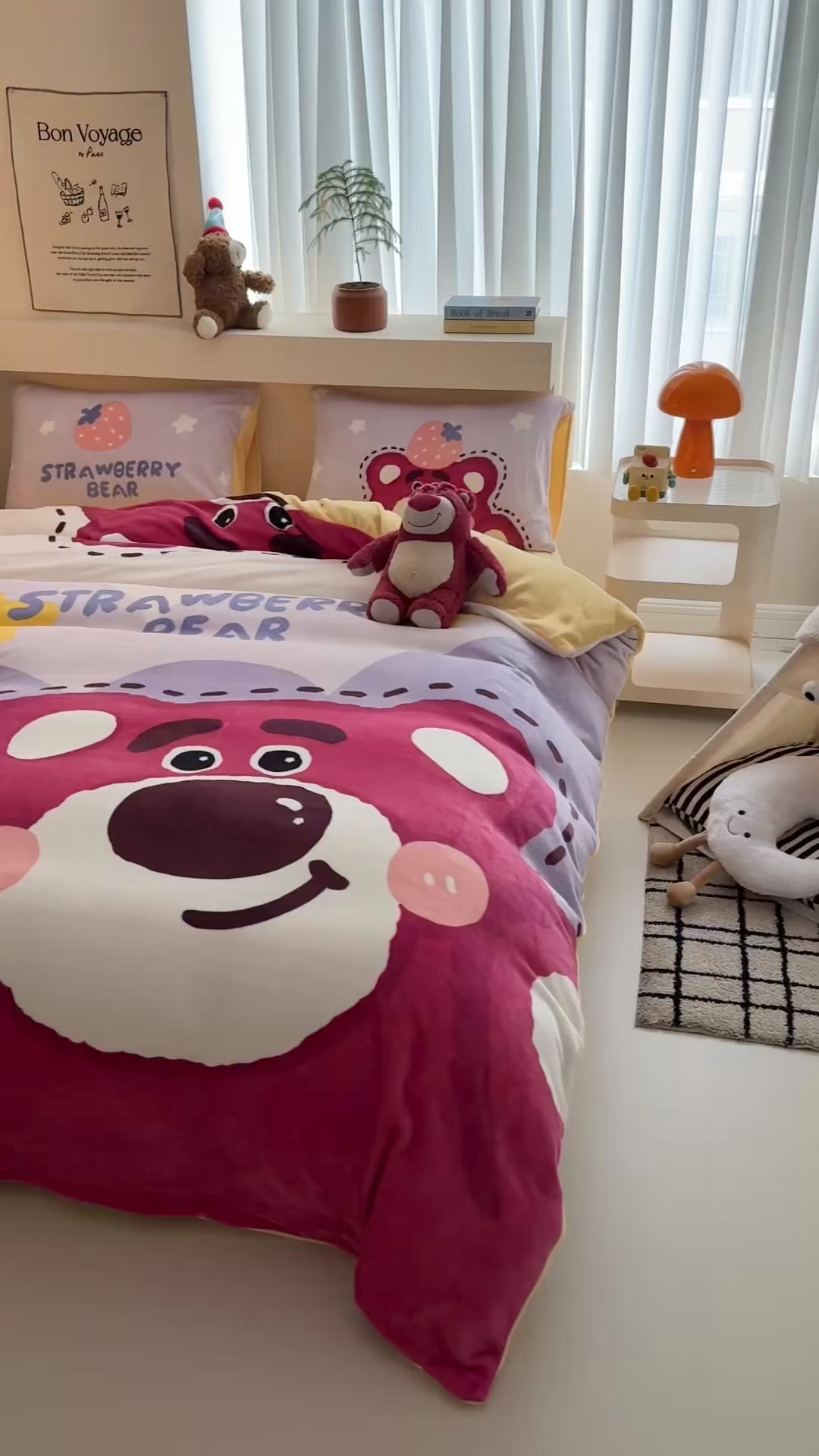 91家纺网 家纺一手货源 找家纺 福来临家纺 2025秋冬新款亲肤舒适保暖加厚牛奶绒大版卡通四件套 草莓熊