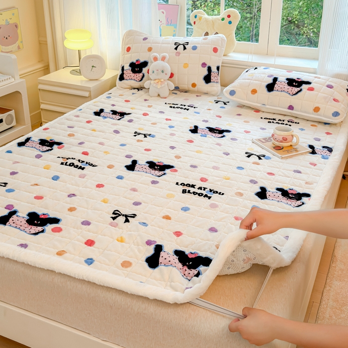 91家纺网 家纺一手货源 找家纺 （总）澜妃 2025新款高克重牛奶绒可爱系床褥床护垫CHD