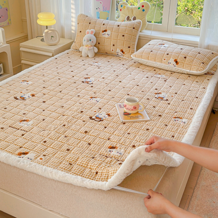 91家纺网 家纺一手货源 找家纺 （总）澜妃 2025新款高克重牛奶绒可爱系床褥床护垫CHD