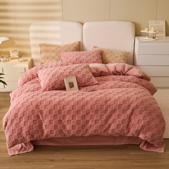 91家纺网 家纺一手货源 找家纺 晨曦家纺 2025新款加厚230克塔芙绒牛奶绒四件套-初暖系列 初暖-薄粉色