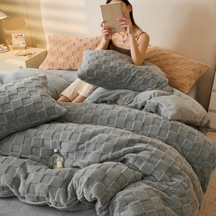 91家纺网 家纺一手货源 找家纺 晨曦家纺 2025新款加厚230克塔芙绒牛奶绒四件套-初暖系列 初暖-高级灰