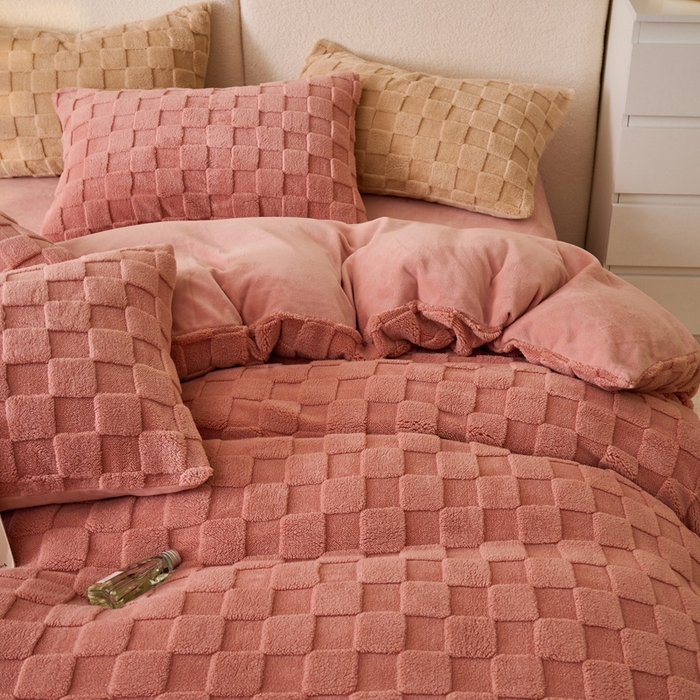 91家纺网 家纺一手货源 找家纺 晨曦家纺 2025新款加厚230克塔芙绒牛奶绒四件套-初暖系列 初暖-薄粉色