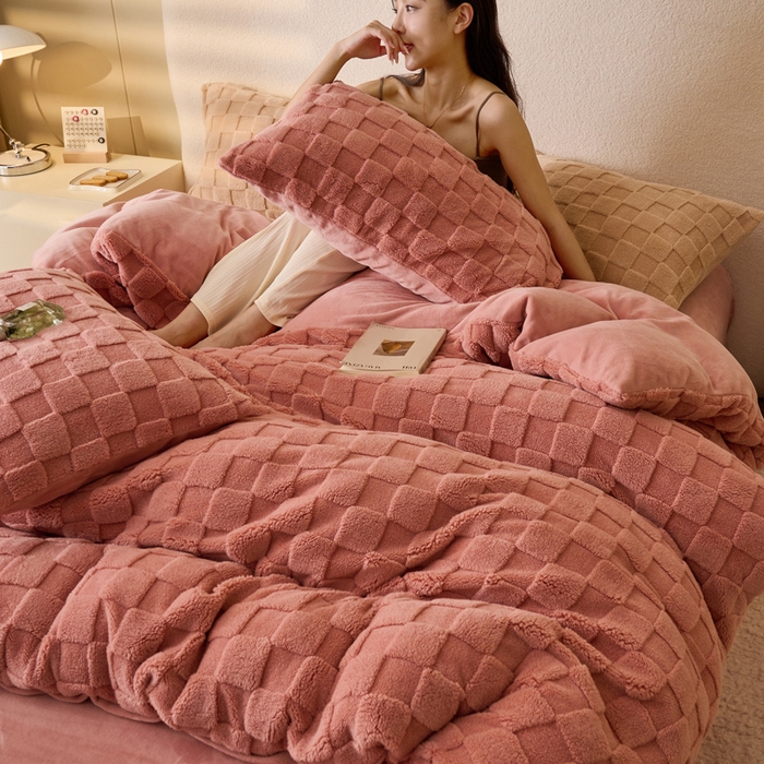 91家纺网 家纺一手货源 找家纺 晨曦家纺 2025新款加厚230克塔芙绒牛奶绒四件套-初暖系列 初暖-薄粉色