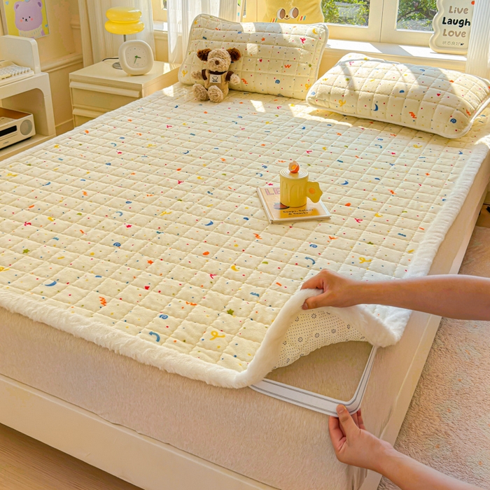 91家纺网 家纺一手货源 找家纺 澜妃 2025新款高克重牛奶绒可爱系床褥床护垫CHD CHD-芝士酪