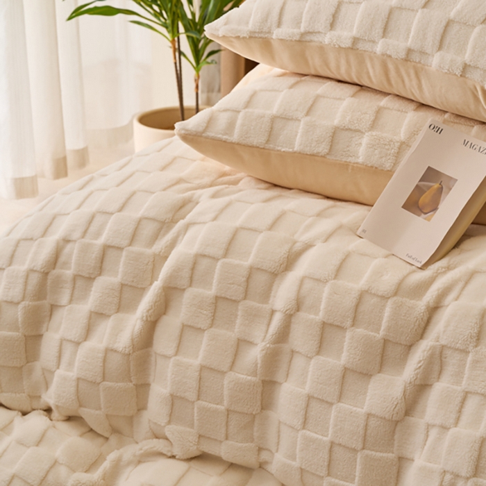 91家纺网 家纺一手货源 找家纺 晨曦家纺 2025新款加厚230克塔芙绒牛奶绒四件套-初暖系列 初暖-白拼奶黄