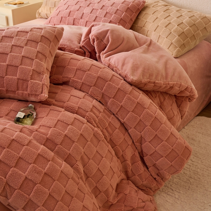 91家纺网 家纺一手货源 找家纺 晨曦家纺 2025新款加厚230克塔芙绒牛奶绒四件套-初暖系列 初暖-薄粉色