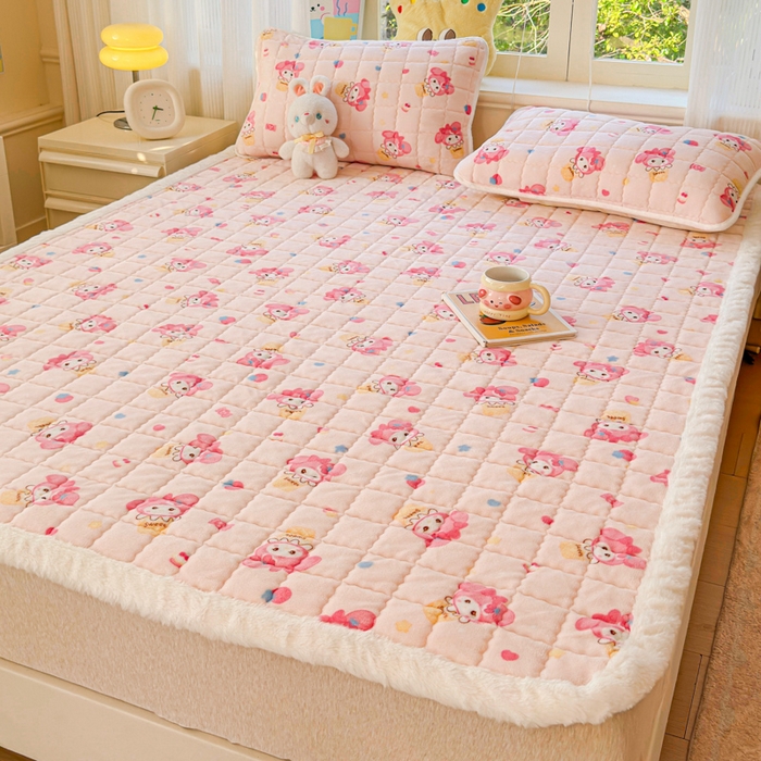 91家纺网 家纺一手货源 找家纺 澜妃 2025新款高克重牛奶绒可爱系床褥床护垫CHD CHD-小美甜品屋