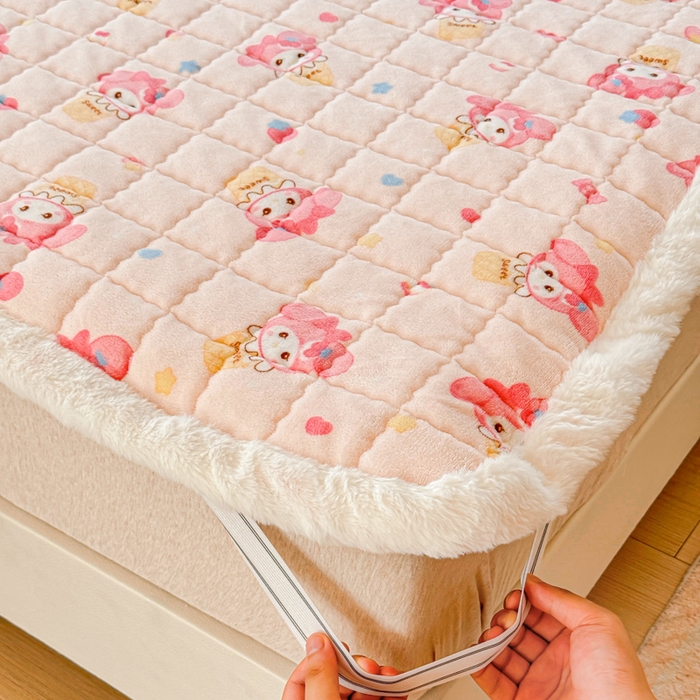 91家纺网 家纺一手货源 找家纺 澜妃 2025新款高克重牛奶绒可爱系床褥床护垫CHD CHD-小美甜品屋