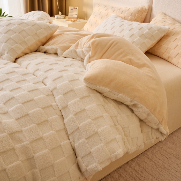 91家纺网 家纺一手货源 找家纺 晨曦家纺 2025新款加厚230克塔芙绒牛奶绒四件套-初暖系列 初暖-白拼奶黄