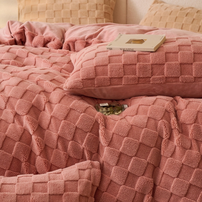 91家纺网 家纺一手货源 找家纺 晨曦家纺 2025新款加厚230克塔芙绒牛奶绒四件套-初暖系列 初暖-薄粉色