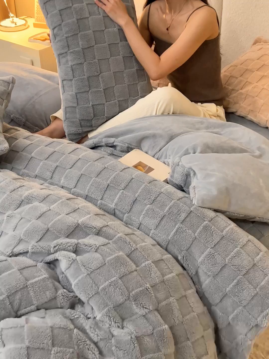 91家纺网 家纺一手货源 找家纺 晨曦家纺 2025新款加厚230克塔芙绒牛奶绒四件套-初暖系列 初暖-高级灰