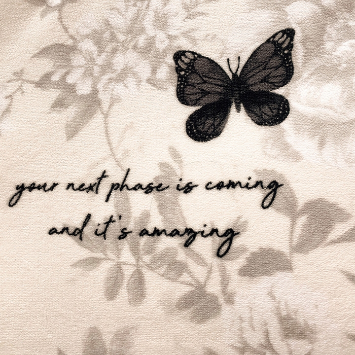 91家纺网 家纺一手货源 找家纺 暖芯优选 2025新款小清新加厚高克重牛奶绒四件套直播热款电商热款 蝴蝶飞舞