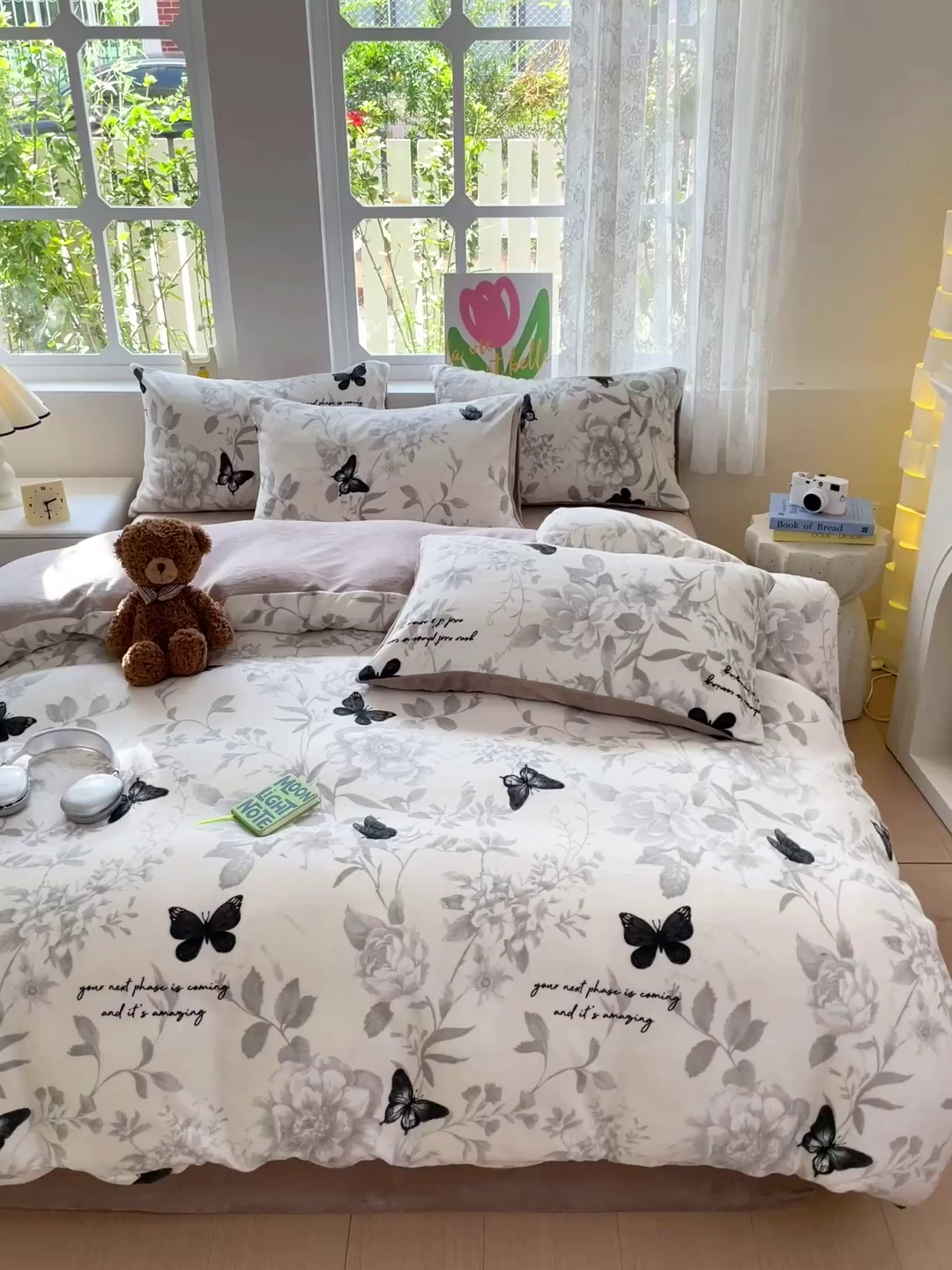 91家纺网 家纺一手货源 找家纺 暖芯优选 2025新款小清新加厚高克重牛奶绒四件套直播热款电商热款 蝴蝶飞舞