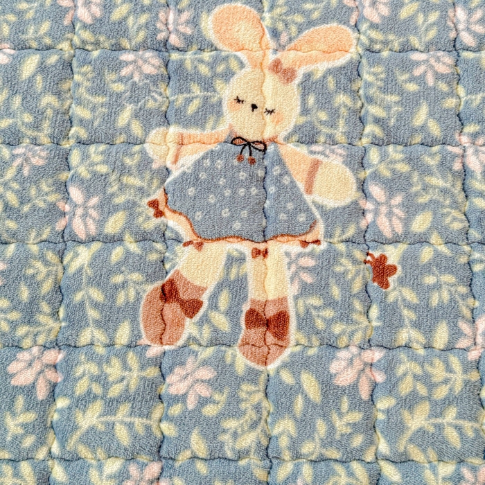 91家纺网 家纺一手货源 找家纺 澜妃 2025新款高克重牛奶绒可爱系床褥床护垫CHD CHD-背带兔