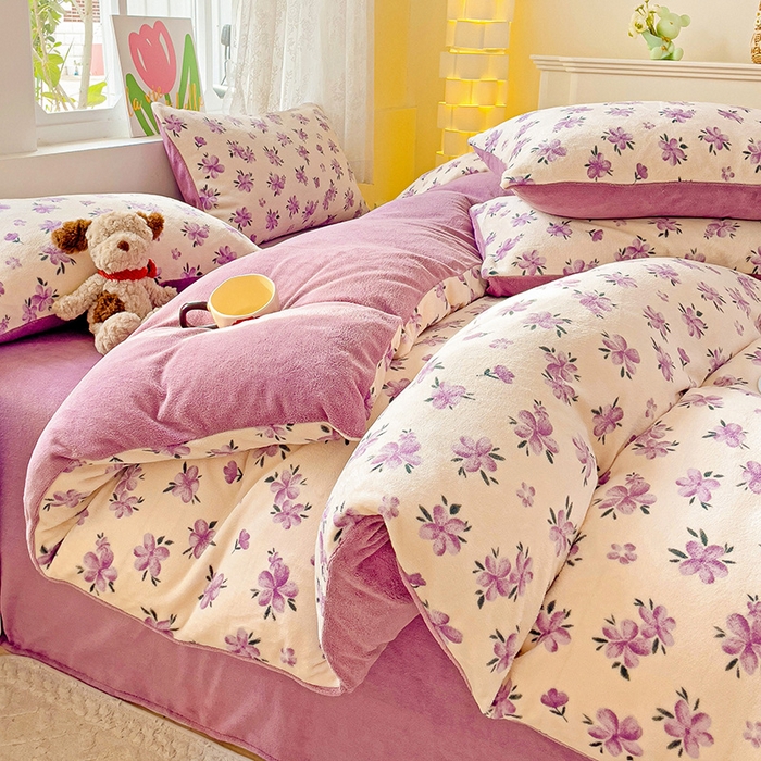 91家纺网 家纺一手货源 找家纺 暖芯优选 2025新款小清新加厚高克重牛奶绒四件套直播热款电商热款 江南溪暮