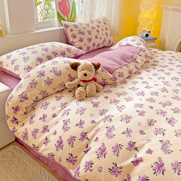 91家纺网 家纺一手货源 找家纺 暖芯优选 2025新款小清新加厚高克重牛奶绒四件套直播热款电商热款 江南溪暮